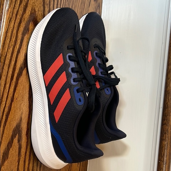 Adidas Men\'s Navy Blue and Red Running Sneakers